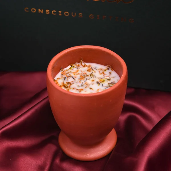 Pachva (पछवा) | 100% Soy Wax Candle | Hand poured | Oud and Amber - Image 3
